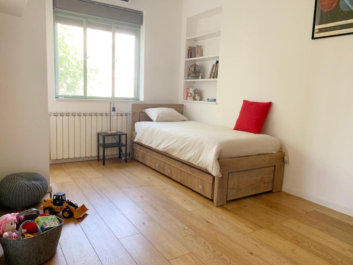 Annie'S Boutique Apartment In Jerusalem Exterior photo